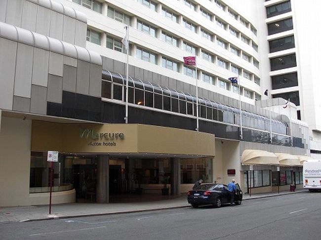 ホテル・メリュキュール・パースの外観です。<br />市内の真ん中にあり、サイトシーイングセンターのすぐ近くです。