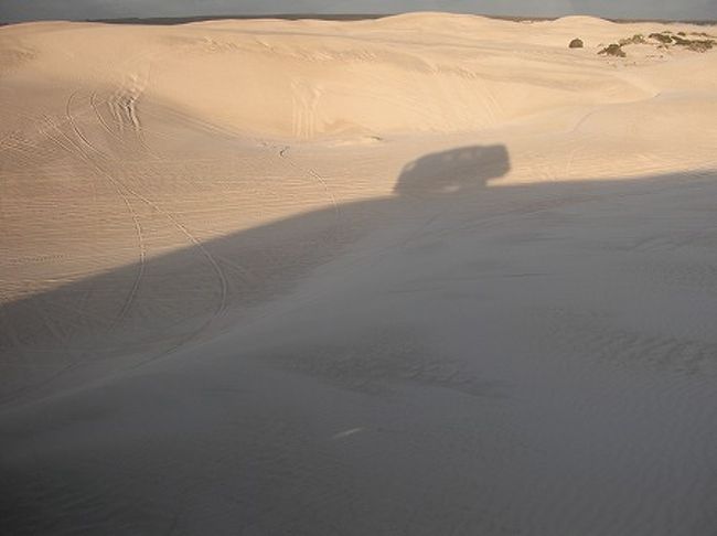 一通り走ると、突然急坂を駆け下ります。<br />車内は悲鳴だらけになります。<br />ほとんどジェットコースターですよ。