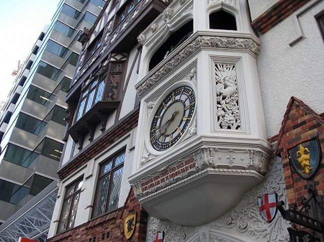 パースの街に戻ってきて、ロンドンコートに向かいます。<br />ここは、お土産ものや飲食店などが建ち並ぶとろろなんですが、街並みがロンドンの商店街チックになっております。