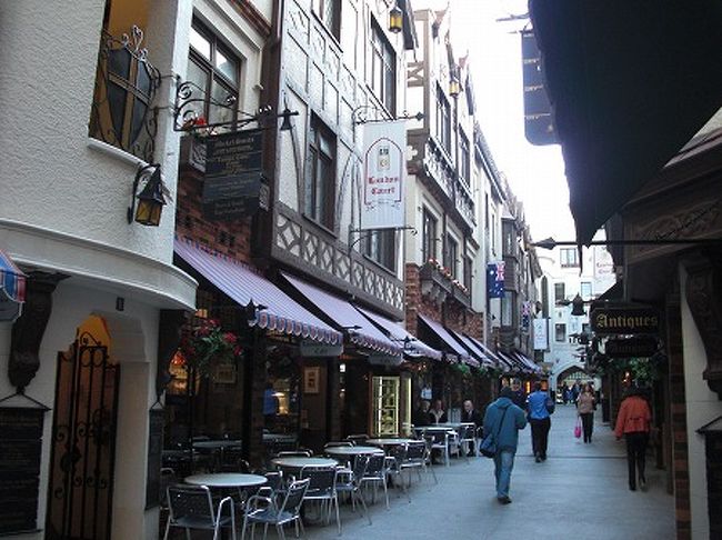 別に買うものもないので、見学だけしてホテルへと戻り、チェックアウト。