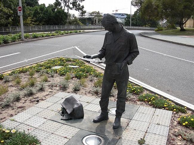 キングスパークから歩いてダウンタウンへ。<br />パースの街には、いたるとこにこのような像が見られます。