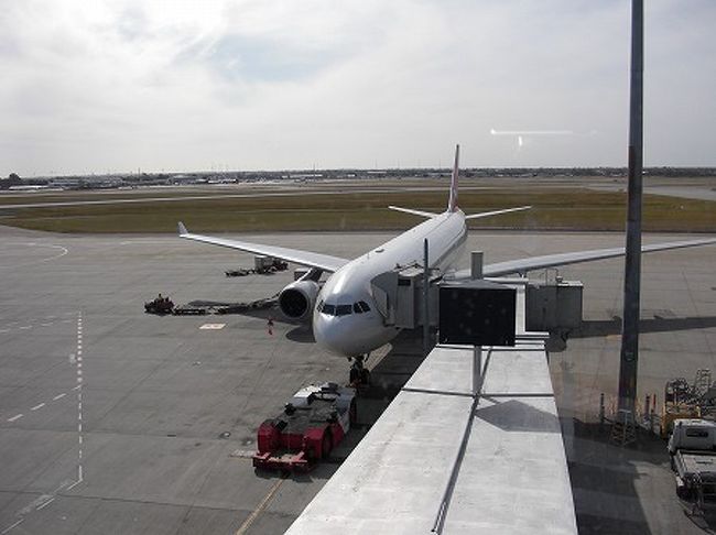 ほどなく、搭乗案内があったので機内へ、帰りも行きと同じA330-300です。