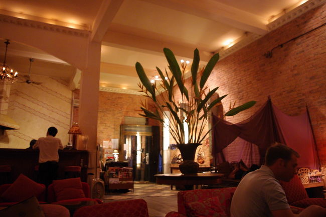 天井が高く素敵な店内。