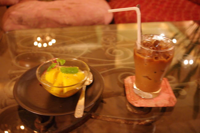 最後のカフェスアダー。そしてマンゴープリン。<br />暗くてブレてしまって・・・。美味しかった♪