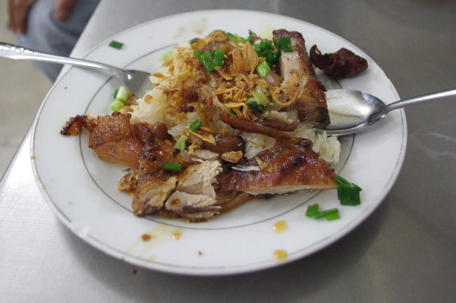 これはおこわ。日本にもあるような味つけで美味しかった。これにてベトナムご飯終了〜