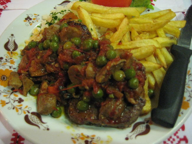 ビーフステーキ・ブダペスト風<br /><br />フォアグラもはいっています。<br />味はイマイチでした・・・。