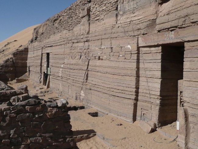 ●墳墓その5<br /><br />ここは2つの墳墓が合体している。<br />壁画やレリーフが残されている。