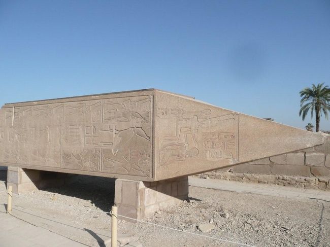 ●倒れたオベリスク