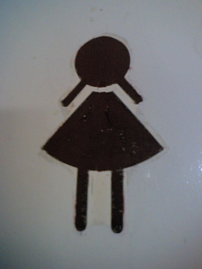 女子トイレのマークがかわいい。