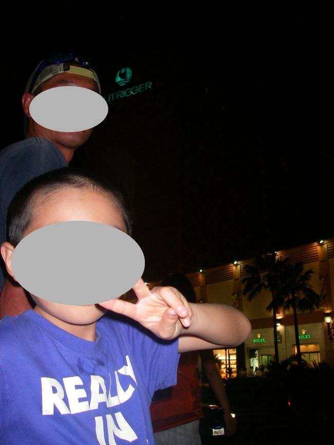 最後の晩餐を終えた後は‥<br /><br />買い物嫌いなダンナと息子をホテルへ帰して<br />ひとり気ままにショッピング〜<br />あ〜最高