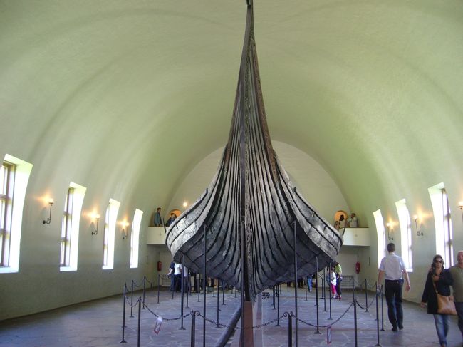 ヴァイキング船博物館。大きな船だ