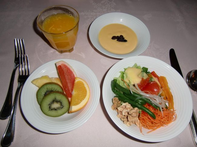 フォーシーズンの朝食は季節営業で、宿泊人数が少ない時はクローズになる。１月の連休明けの13日の朝までオープンし、その後クローズになってしまった。写真：私の朝食メニュー第２弾