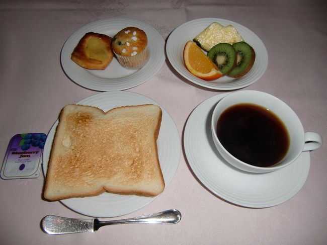 今日は何も予定がないので、ひたすらゆっくり朝食を楽しむ。写真：私の朝食メニュー第３弾