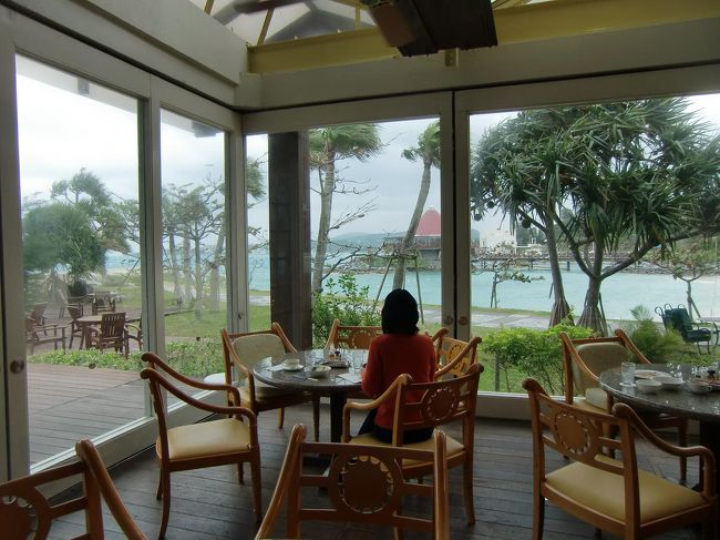 翌日のランチは「セイルフィッシュ・カフェ」（写真）でとり、デザートは「アンビルハウス」。次の日は「アンビルハウス」で各種サンドイッチを食べ「セイルフィッシュ・カフェ」の「手作りそば」でしめる。毎日グルメ三昧である。