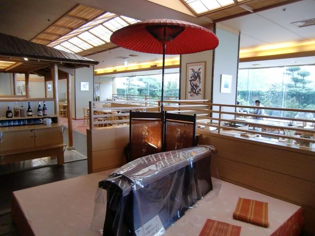 ここでは伝統の日本料理と長寿・沖縄の琉球懐石を味わえる。メニューの詳細は以下のサイト参照。<br />http://www.renaissance-okinawa.com/restaurant/irodori/infomation.html?6