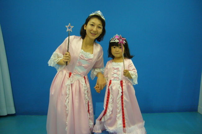 母＆長女は、リカちゃんハウスにて<br />コスプレ中(^_^;