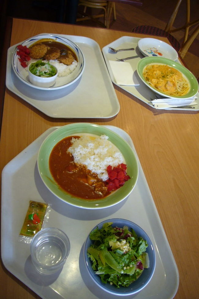 お昼ご飯です。