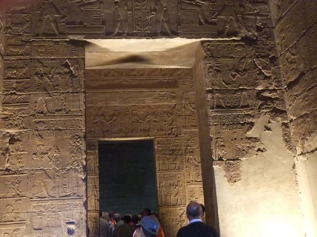 また次の部屋があり、この門をくぐると、