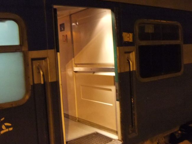 入口はこんな感じです（どこの電車も変わりませんが）。