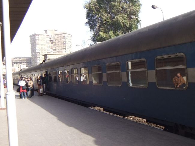 ９時２０分頃、ギザ駅到着。