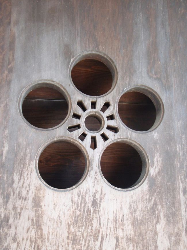 山門のところにも梅の図柄が・・。<br /><br />ここは、九州の大宰府天満宮、京都の北野天満宮と<br />並んで、日本三大天神なのだそうです。