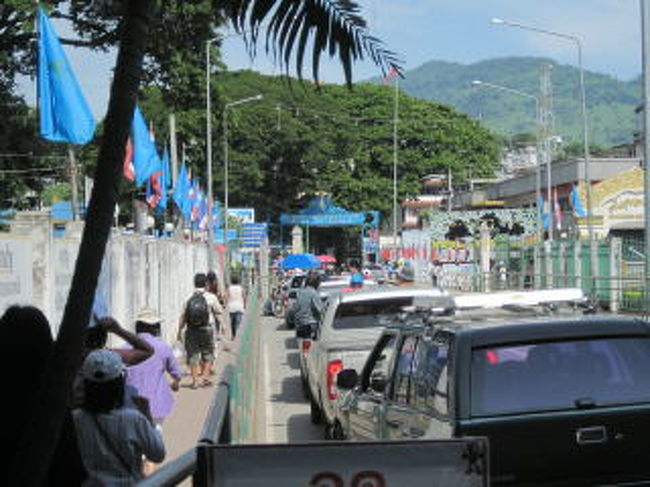 国境に架かる橋