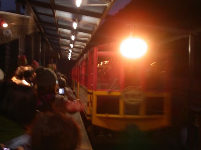 トロッコ列車の到着。