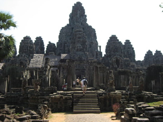 アンコール・トム　バイヨン　その１<br /><br />仏教／12世紀末 ジャヤヴァルマン7世建立<br /><br />なんだかすごい重み