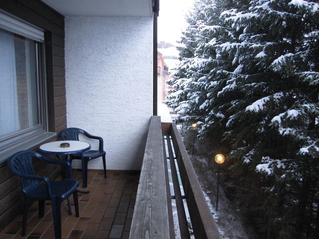 小さなバルコニーもあり、かわいい雰囲気。<br />寒くて外には出なかったけど・・(笑)