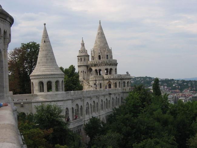 漁夫の砦は７つの塔を持つ白亜の砦。<br />ドナウの漁師たちがこの砦を守っていたので「漁夫の砦」と名付けられたそうです。