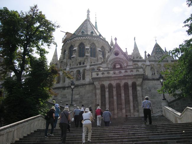 ブダペスト一番の観光名所、漁夫の砦へ。<br />