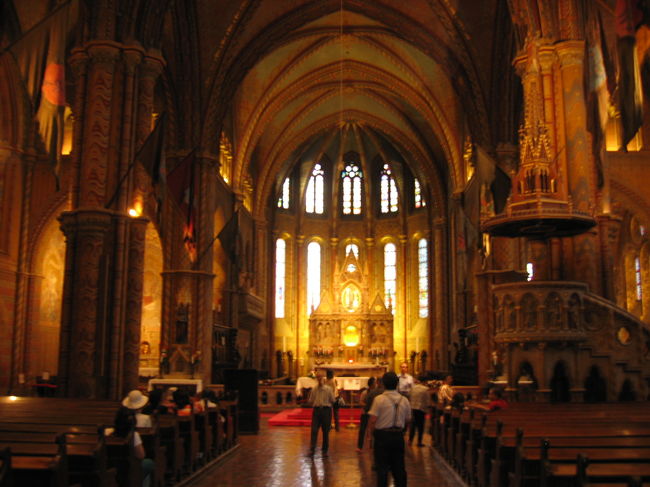 マーチャーシュ教会の中にも入ってみました。