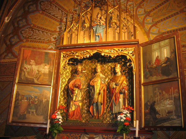 聖イレムの祭壇。<br /><br />イレムは初代ハンガリー王イシュトヴァーンの息子。<br />２４歳で亡くなってしまったそうです。<br />