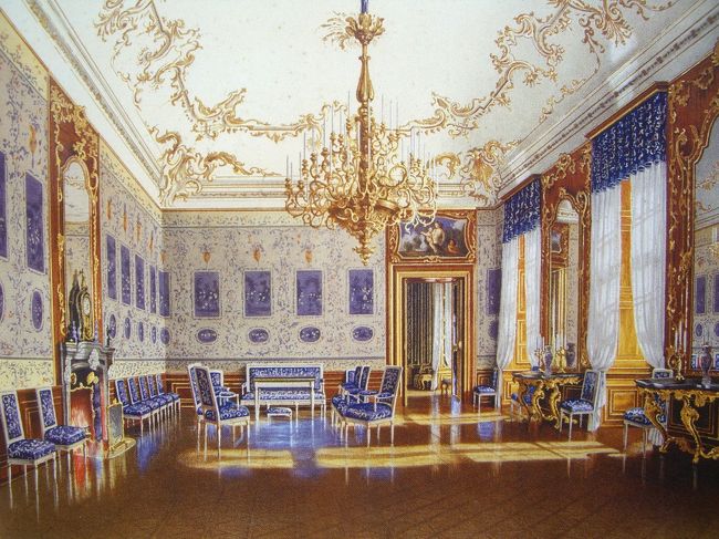 image<br />「青の中国風サロン」<br /><br />ライスペーパーと呼ばれる中国製の稲ワラ紙の壁紙に、中国の日常生活が描かれています。<br />象嵌細工を施したテーブルと、漆塗りのクローゼットや日本の陶磁器が置かれています。<br />１９１８年１１月１１日、この部屋でオーストリア最後の皇帝カール１世が、国事関与放棄の署名をしています。<br />