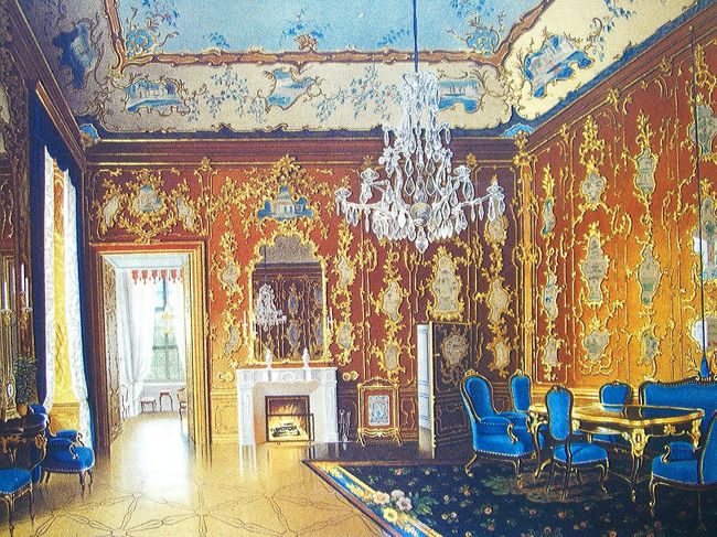 image<br />「ミリオンの間」<br /><br />ローズ・ウッドの寄せ木の壁と床から天井まで高価なインドやペルシャの細かい細工で飾られた「ミリオンの部屋」は、世界のロココ調の部屋の中で最も豪華絢爛の部屋です。１８１４年〜１８１５年のウィーン会議はここの大広間で毎夜踊り明かしました。現在、オーストリア政府は海外から国賓として訪れる賓客をここで国家公式晩餐会を開いて歓待しています。