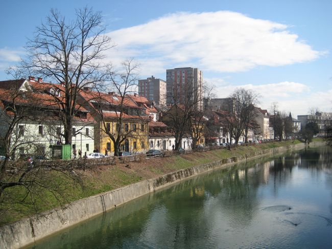 首都リュブリャナの病院で研修してました。<br />小さな市内の中心に川が流れていて、毎朝の病院までの道のりはほんとに最高。