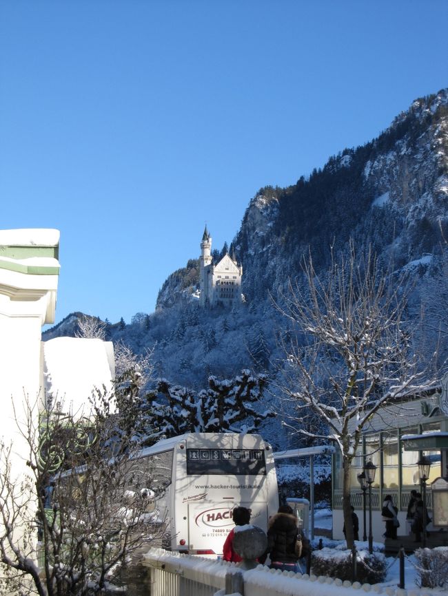 あんなところまで登ったんです・・<br />こうしてみると高いところにあるなぁ。