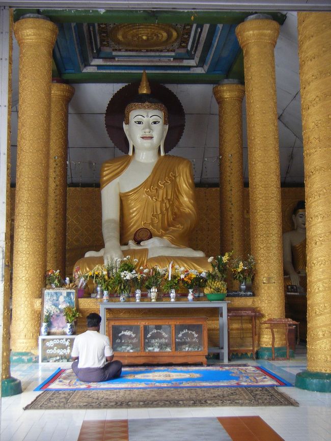 仏像がお出迎え