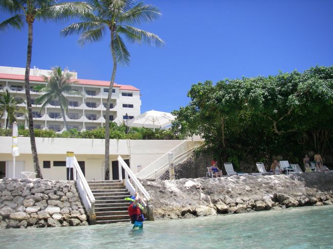 スキューバライセンスは持ってるけど<br />最近すっかりシュノーケラーな我が家<br /><br /><br />シュノーケリングに最適とネットで噂なこのビーチ<br />どんなだろーー<br />ワックワク(*~∇~*)ﾉ