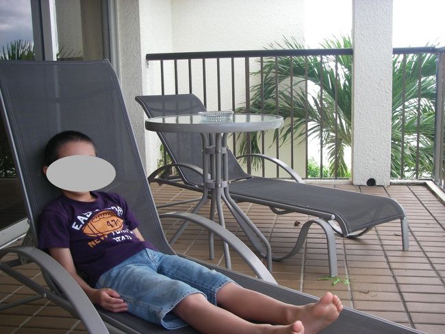 ４日目　ベランダ<br /><br />このロングチェアなかなか快適〜  