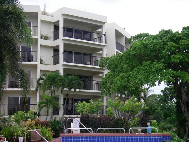 この建物がタシクラブ<br />ちょうど正面が私達が泊まってるジュニアスイート<br /><br />プールへのアクセスはGOODでした