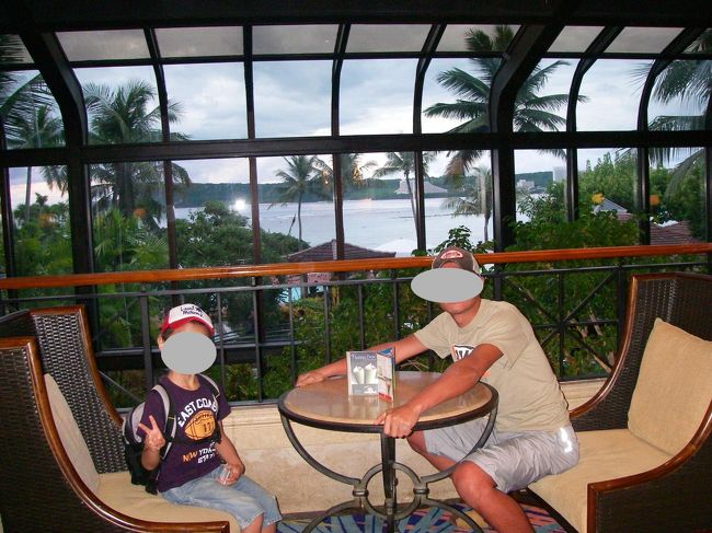 チェックアウトしてロビーでひと休み<br />