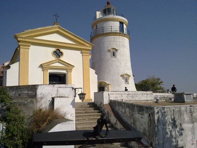 昨日登ったギア灯台のある「松山」にもう一回登って街を見下ろしてからスタート。<br />