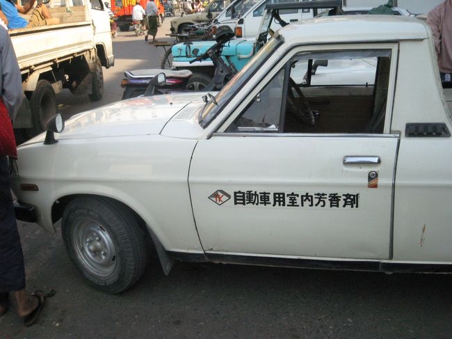 日本の中古車は塗装もそのまま、<br />◎◎工務店とか、××株式会社なんかが<br />書かれたままです。