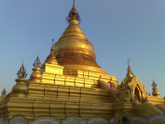 何かもう、似たような仏塔ばかりで、<br />名前が出てきません。。。<br /><br />これ何だっけ。。。