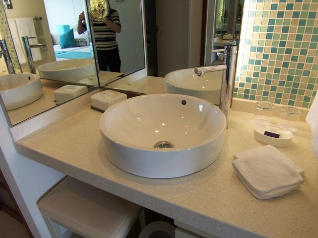 洗面<br /><br />白で清潔感あります。