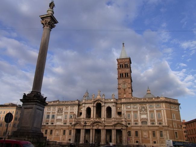 まずは宿の近くのサンタ・マリア・マッジョーレ大聖堂へ。