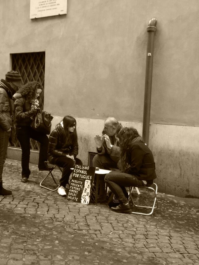 街角のタロット占い。言葉が分かれば占って欲しかったなあ。<br /><br />