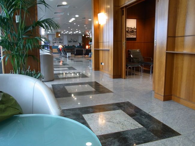 ラウンジの中はこんな感じ。