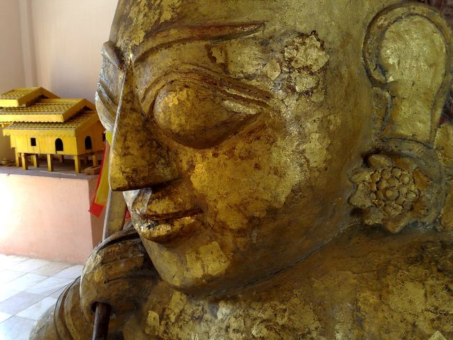 良く見りゃタバコくわえてます。。。